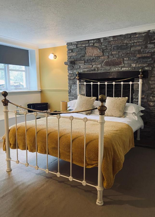 Old Rectory Country Hotel Crickhowell Bagian luar foto